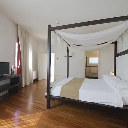 Hotel apartamentowy Eden Rock