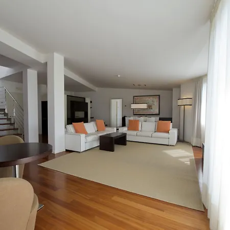 Hotel apartamentowy Eden Rock