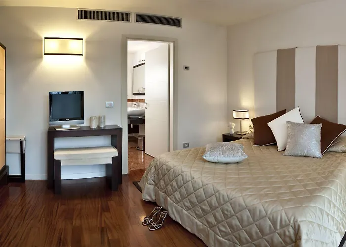 Apart-hotel Eden Rock 4*